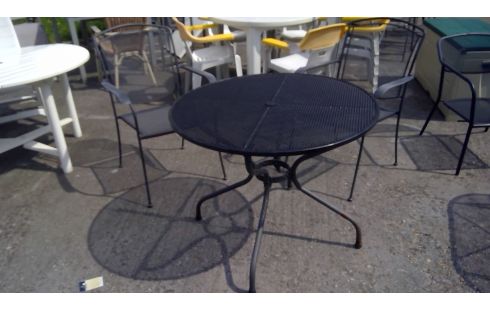TUINMEUBILAIR 3 STUKS TAFEL 2 ARMSTOELEN ROND