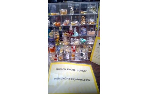 VINTAGE PARFUM MINIATUREN PLEXI