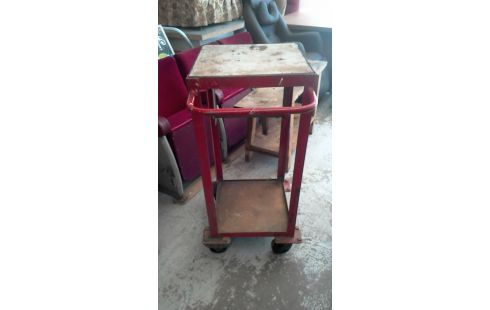 DESSERTE A ROULETTES