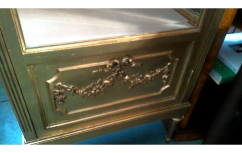 VITRINEKAST GOUD KLEUR 1 DEUR GESLEPEN GLAS