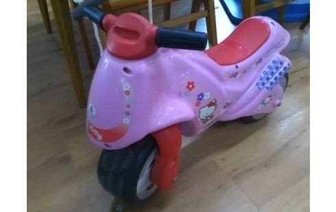 MOTO ENFANT ROSE HELLO KITTY