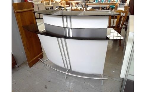 BAR MODERNE DE FORME COURBE