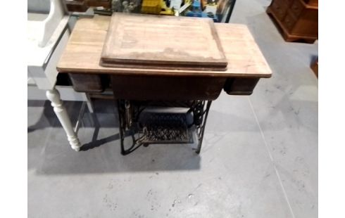 MACHINE A COUDRE PIEDS FONTE