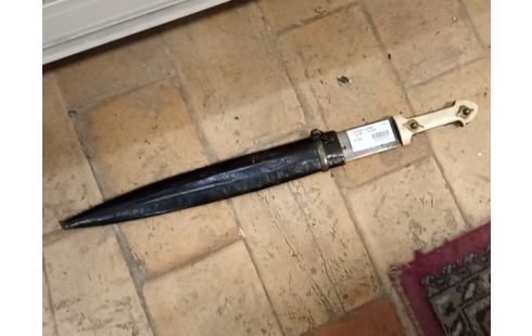 COUTEAU POIGNET IVOIRE ?