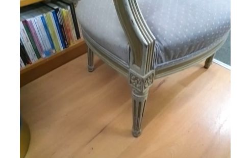 FAUTEUIL STYLE LOUIS XVI