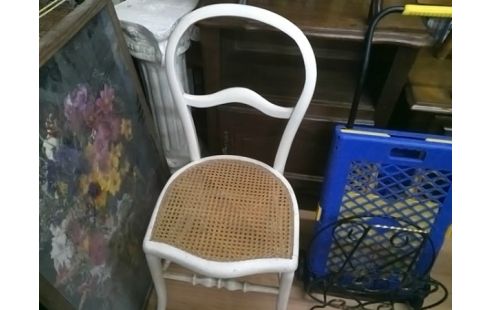 CHAISE BLANCHE CANNEE