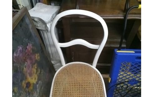 CHAISE BLANCHE CANNEE