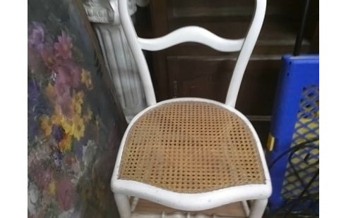 CHAISE BLANCHE CANNEE