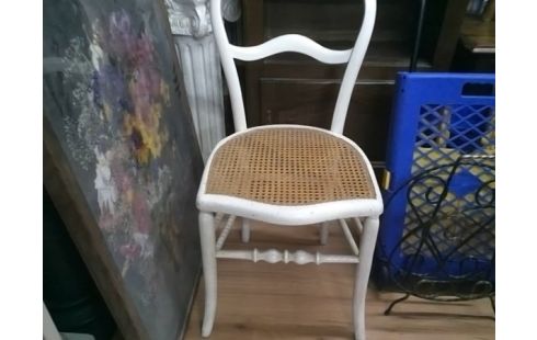 CHAISE BLANCHE CANNEE