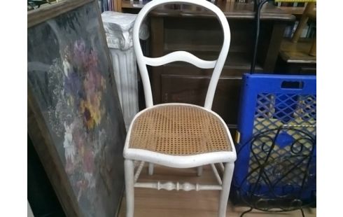 CHAISE BLANCHE CANNEE