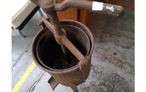 PRESSE DECO ANCIENNE POUR FRUITS