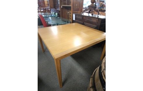 TABLE CARREE AMPM NIZOU