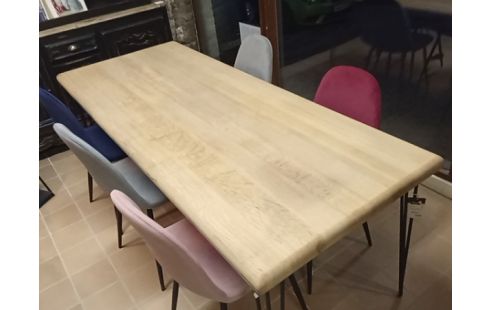 TABLE EN CHENE PIEDS AIGUILLE