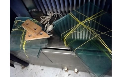 MEUBLE D'ARTISAN INOX EN L'ETAT TV/HIFI