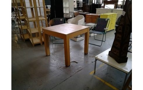 TABLE CARREE SALLE A MANGER BOIS