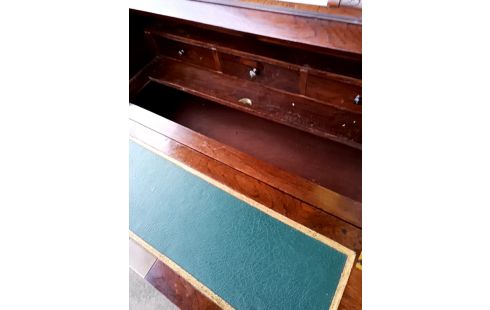 COIFFEUSE SECRÉTAIRE DE STYLE