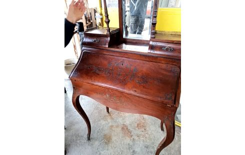 COIFFEUSE SECRÉTAIRE DE STYLE