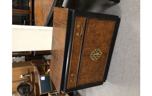 MEUBLE CHINOIS 2P 1T MANQUE UNE ROULETTE