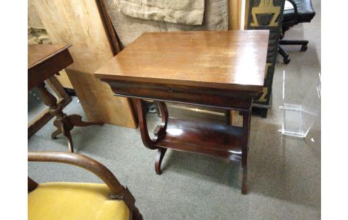 TABLE A COUTURE PIED LYRE