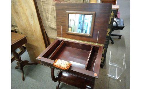 TABLE A COUTURE PIED LYRE