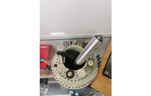 OUTIL DE BIJOUTERIE DONT PERSEUCE SUSPENDUE+SUPPORT + ÉTAU DE PRÉCISION + SUPPORT