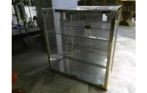 VITRINE METAL DORE ET VERRE