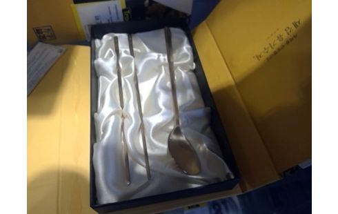 COUVERT ASIATIQUE BOITE DORE