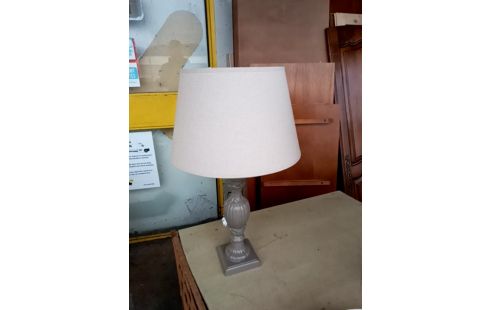 LAMPE DECO PIED COULEUR TAUPE