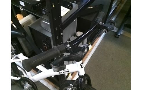 VELO ENFANT BTWIN BLANC (EN L'ETAT, FREIN A REVOIR)