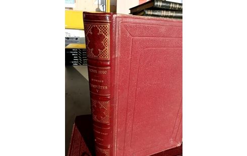 LIVRE VICTOR HUGO R GIRARD