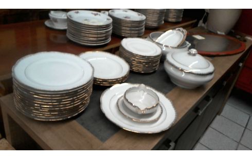 SERVICE DE TABLE  PORCELAINE LIMOGES