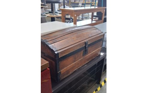 COFFRE FERRURE NOIR INTERIEUR ROUGE