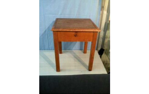 SITZHOCKER HOLZ KLEIN MIT FACH