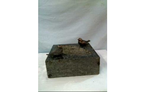 VOGELTRÄNKE STEIN ECKIG VOGELSKULPTUREN