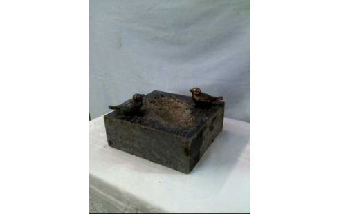 VOGELTRÄNKE STEIN ECKIG VOGELSKULPTUREN