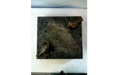 VOGELTRÄNKE STEIN ECKIG VOGELSKULPTUREN