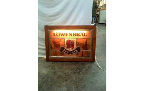 SCHILD BELEUCHTET <LÖWENBRÄU> FREIBURG