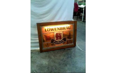 SCHILD BELEUCHTET <LÖWENBRÄU> FREIBURG