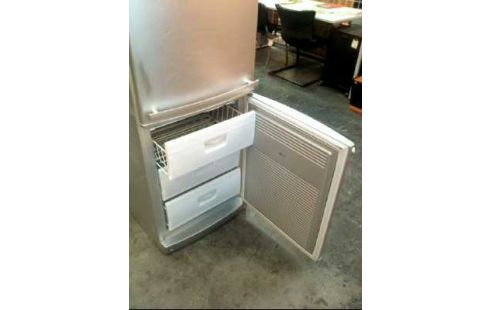 KÜHLSCHRANK <PRIVILEG> GEFRIERFÄCH. SILBERF.