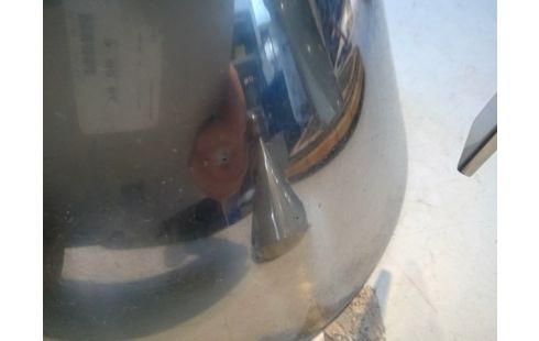 BOUILLOIRE ALESSI DANS SON JUS