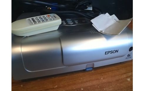 PROJECTEUR VIDEO EPSON (AVEC TELECOMMANDE)