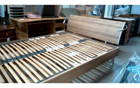 BED 160X200 IKEA NOTENLAAR LOOK MET MATRAS