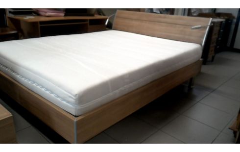 BED 160X200 IKEA NOTENLAAR LOOK MET MATRAS
