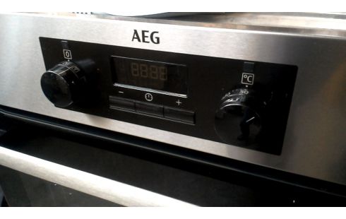 FOUR ELECTRIQUE ENCASTRABLE AEG