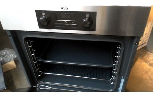 FOUR ELECTRIQUE ENCASTRABLE AEG