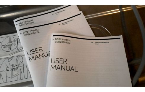 FOUR ELECTRIQUE ENCASTRABLE AEG