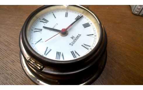 KLOK MUURMODEL SCANDEX QUARTZ MESSING