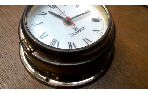 KLOK MUURMODEL SCANDEX QUARTZ MESSING