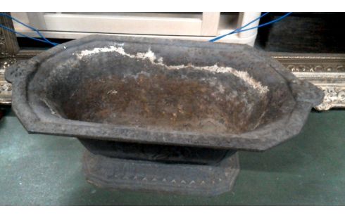 BLUMENKASTEN GUSSEISEN