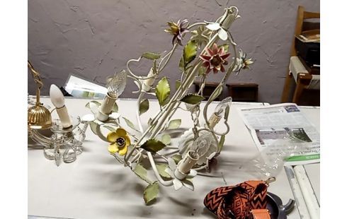 LUSTRE metal blanc et fleurs